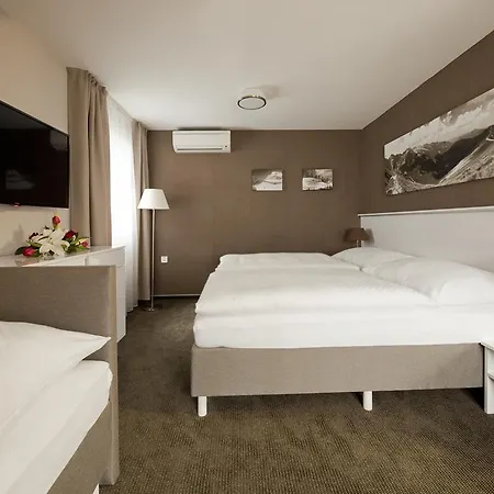 Marina Hotel
